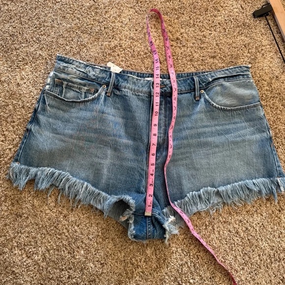 NWT Good American Good '90s Denim Shorts Medium Wash Raw Hem 
size 16 - Picture 10 of 12